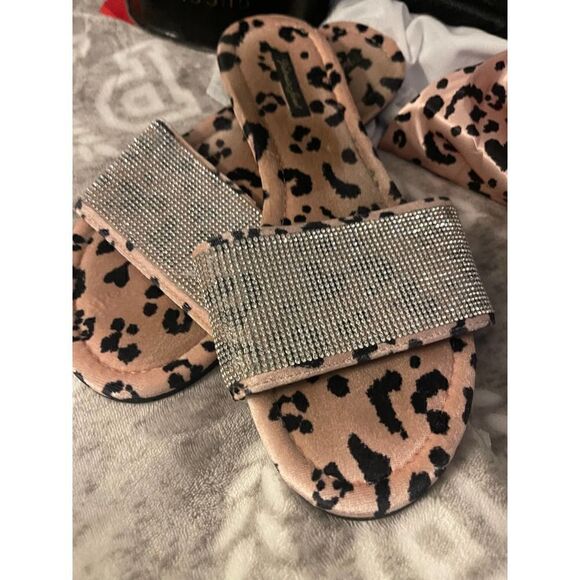 Nwt & bag Victorias secret VS rhinestone leopard slippers shoes - Picture 9 of 11